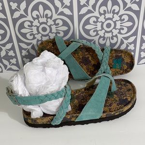 MUK LUKS sandals
